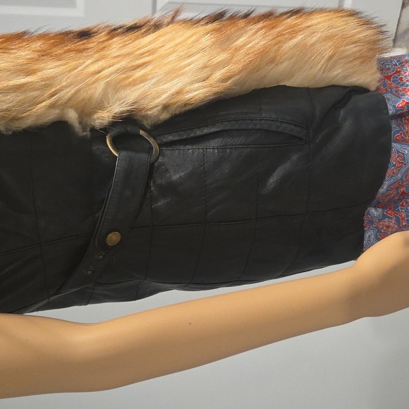 Leather vest with racoon collar - Picture 11 of 17